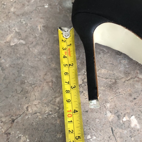 Beautiful formal shoes worn a few times a little flaw on the back seam of 1 shoe - Picture 6 of 6